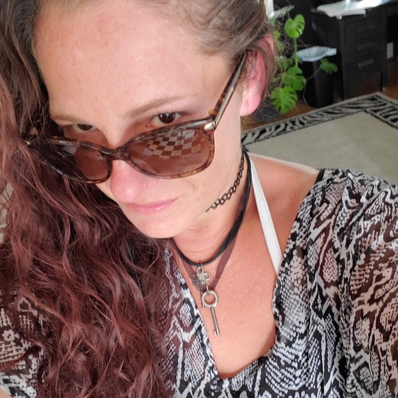 Meet your Posher, Crystal - Picture 4 of 6